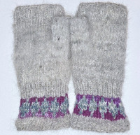 Torgvantar i samojed och merinoull.  Storlek dam small-medium.